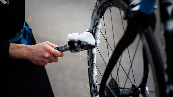 lavaggio delle biciclette