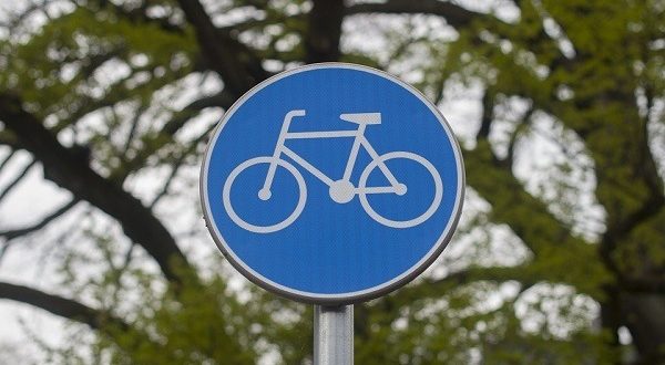 Segnale di corsia ciclabile: aspetto e regole