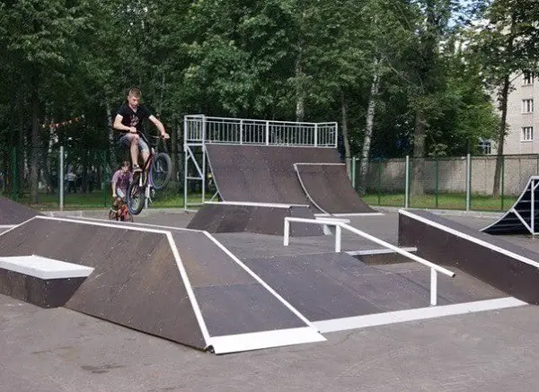 un luogo dove imparare a fare i salti mortali in bicicletta