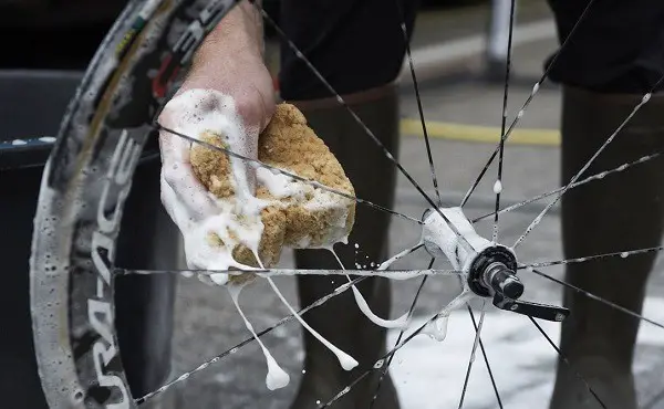 non danneggiare la bicicletta durante il lavaggio