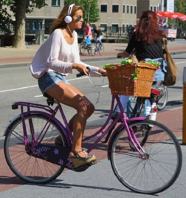 Usare le cuffie quando si va in bicicletta
