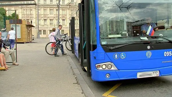 Trasportare una bicicletta sull'autobus: regole e caratteristiche