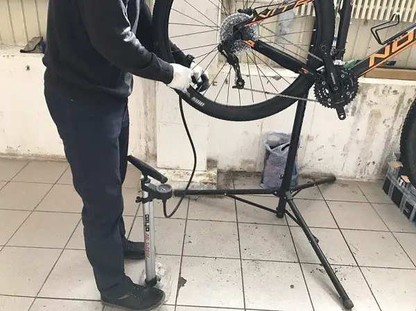 preparare le ruote della bicicletta per la stagione