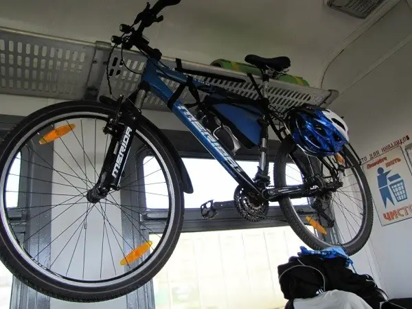 collocare una bicicletta sul treno