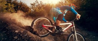 Discesa da una montagna in bicicletta: istruzioni passo dopo passo