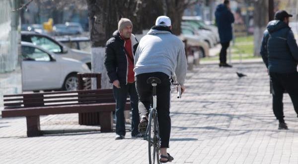 Si può andare in bicicletta sui marciapiedi: caratteristiche e divieti